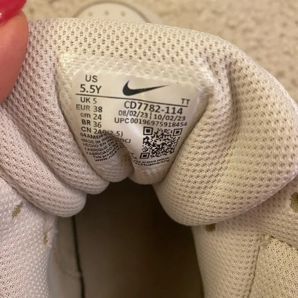 Nike Cream and Lavender High-Tops sz 5.5Y - Picture 6 of 6